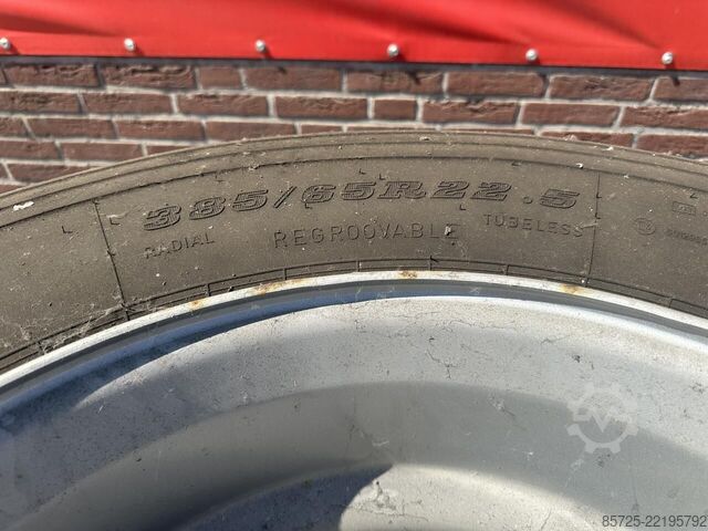 Band  4 Banden 385/65/22.5 - Nieuw