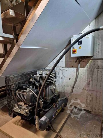 Compressor unit including tank Schneider UNM STB 1000-10-10