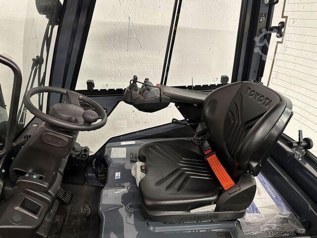 Carretilla eléctrica de 4 ruedas Toyota 8FBM20T - TRIPLEX 4,7 m - NEUGERÄT !!!