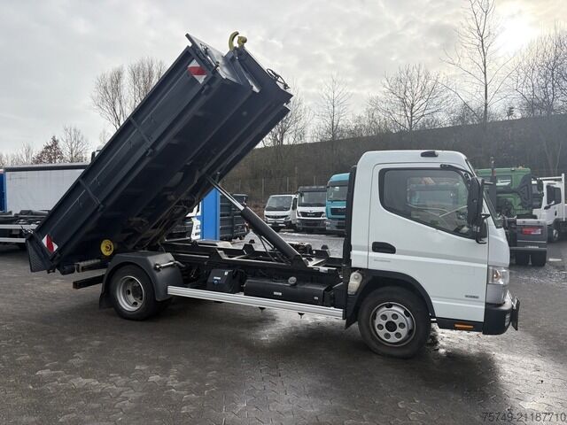 Telehoist load lugger van Fuso Fuso Canter 7C18 City Abrollkipper AHK Hooklift