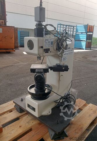 Appareil d’essai de dureté à faibles charges et de microdureté Instron Wolpert V-Testor 4562