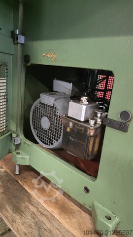 3x Aciera F3 konventionell fräsmaskin Aciera f3