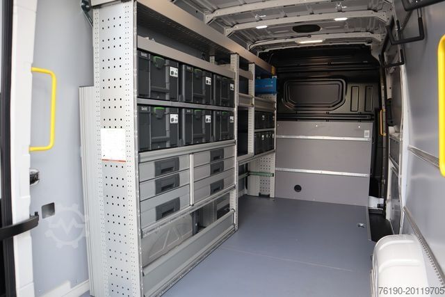 Dodávka s vysokou střechou VOLKSWAGEN Crafter 35 Kasten TDI Aut. *Service-/Regaleinbau