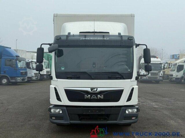 Transporter mit Koffer MAN TGL 8.190 Koffer - Schiebeplane rechts
