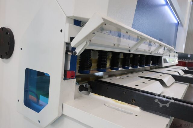 CNC Tafelschere hydraulisch KK Kletzer CNC Tafelschere Kulissengeführt KK kletzer 3200 x