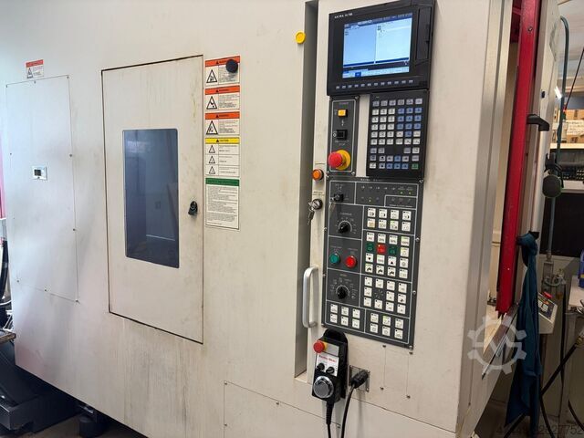 Centro de maquinação vertical Akira Seiki RMV700APC