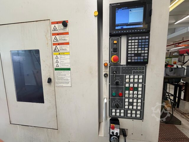 Centro de maquinação vertical Akira Seiki RMV700APC