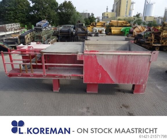 Nordberg trechter met trilgoot  Nordberg Hopper with Vibrating Chute