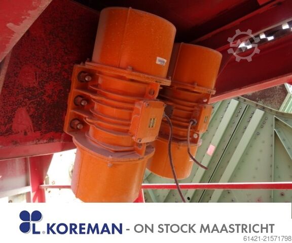 Nordberg trechter met trilgoot  Nordberg Hopper with Vibrating Chute