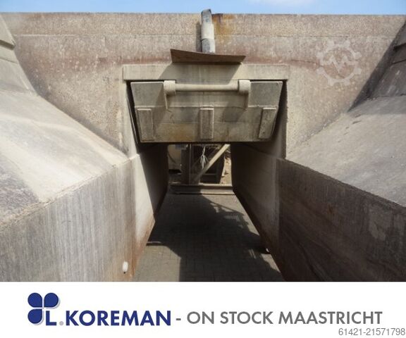 Nordberg trechter met trilgoot  Nordberg Hopper with Vibrating Chute