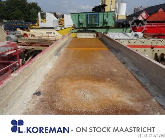 Nordberg trechter met trilgoot  Nordberg Hopper with Vibrating Chute