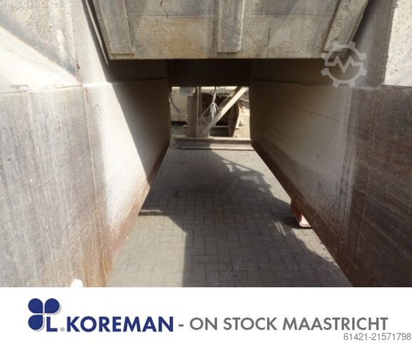 Nordberg trechter met trilgoot  Nordberg Hopper with Vibrating Chute