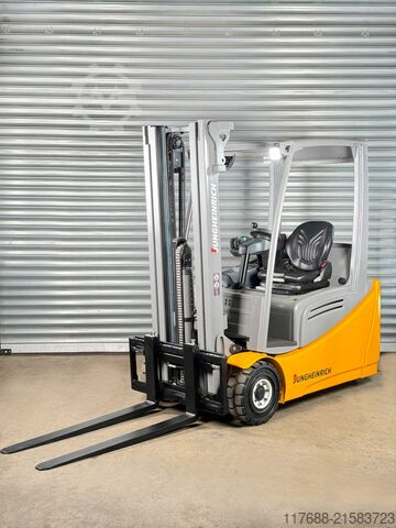 4 ruedas eléctricas Jungheinrich EFG 218k -Service Neu - Freihub - Batterie 85%