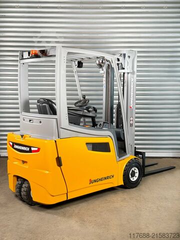 4 ruedas eléctricas Jungheinrich EFG 218k -Service Neu - Freihub - Batterie 85%