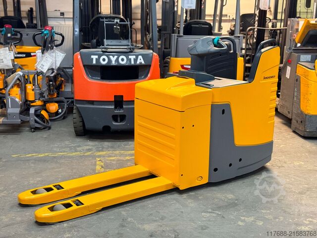 Žádný řidič paletového vozíku Jungheinrich ERE 225 - Service Neu - Batterie 86%