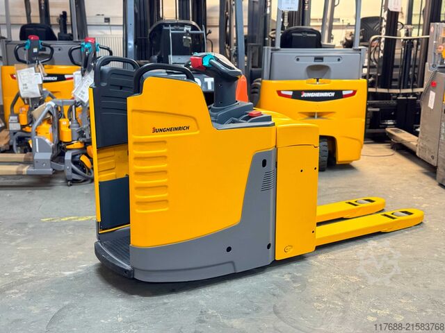 Žádný řidič paletového vozíku Jungheinrich ERE 225 - Service Neu - Batterie 86%