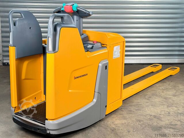 Žádný řidič paletového vozíku Jungheinrich ERE 225 - Service Neu-2.400mm Gabeln -Batterie 83%