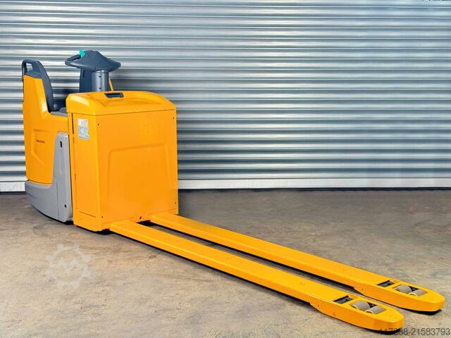 Žádný řidič paletového vozíku Jungheinrich ERE 225 - Service Neu-2.400mm Gabeln -Batterie 83%