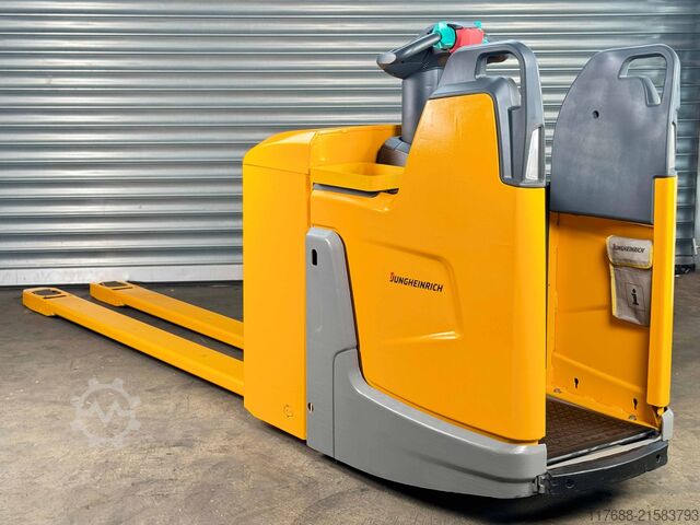 Žádný řidič paletového vozíku Jungheinrich ERE 225 - Service Neu-2.400mm Gabeln -Batterie 83%