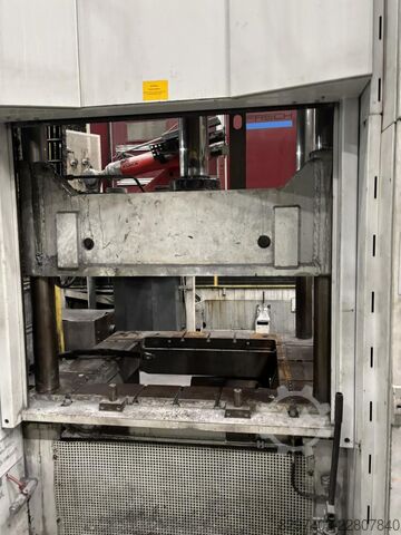 Koudkamer hogedrukgietmachine Frech DAK1600-133