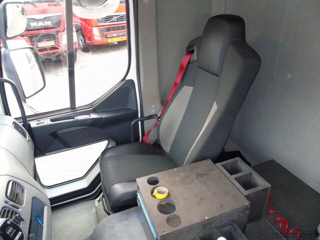 Koffer Renault D 220 + special lift + 165km!