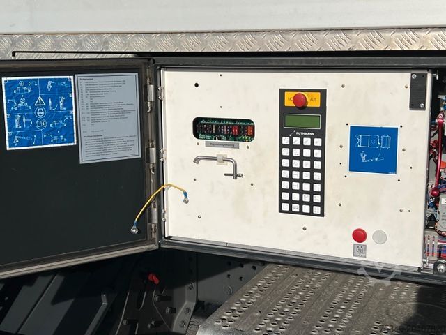 Plataforma de trabajo  Mercedes Benz /Ruthmann T 330/33 m/Top Zustand