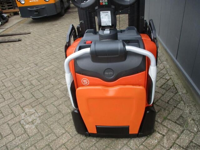 High lifting pallet truck TOYOTA SPE120