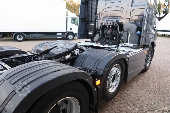 Standard tractor Volvo FH FH 500 Globetrotter Full Air suspension. 2 P...