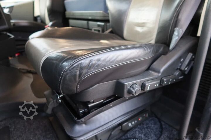 Standard tractor Volvo FH FH 500 Globetrotter Full Air suspension. 2 P...