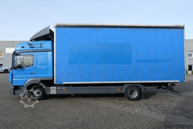 Gardinsided kassevogn MERCEDES-BENZ 823 Atego 4x2, Schlafliege, Schiebeplane, Klima