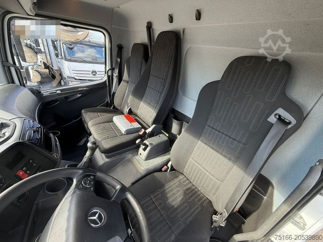 Furgoneta caja MERCEDES-BENZ ATEGO 818 L Koffer 6,10 m LBW 1 T*171 tkm*AHK
