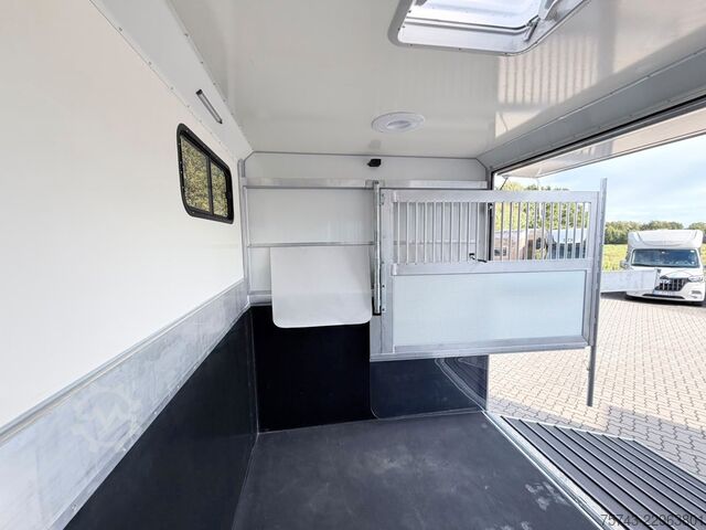 Remorcă pentru transport cai  2 Pferdeanh.ANKA Hengstemodell,Sattelk. mit Bett