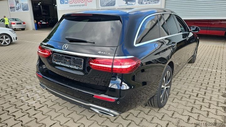 Miniautocarro MERCEDES-BENZ E 300 de 4Matic T Business-Paket