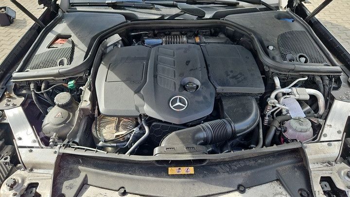 Miniautocarro MERCEDES-BENZ E 300 de 4Matic T Business-Paket
