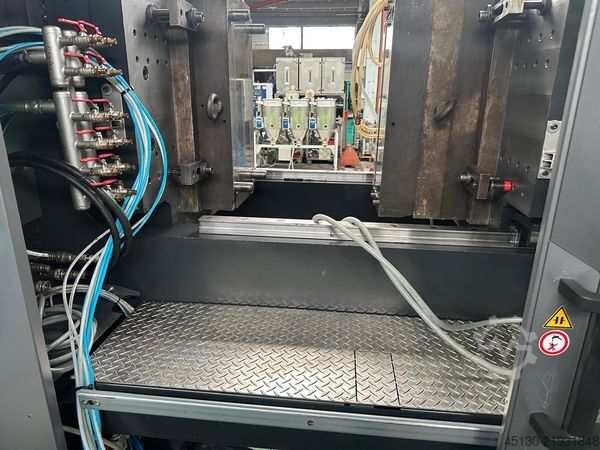 μηχανή χύτευσης με έγχυση Engel Victory 2460/260 Tech Ecodrive