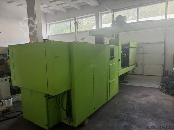 Formsprutningsmaskin Engel ES 1350/275 HL mit dem Roboter Engeel