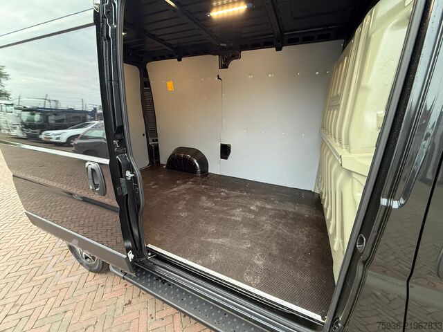 Bestelwagen Peugeot Boxer 2.2HDi 140PK Automaat L2H2 3.5t Trekhaak ...