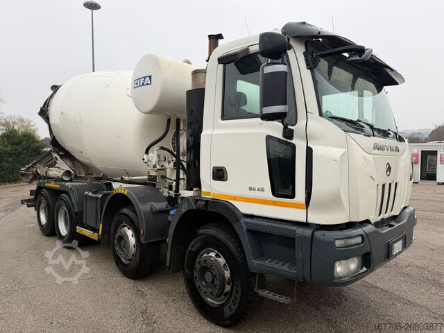 Concrete mixer truck Astra HD8 84.48