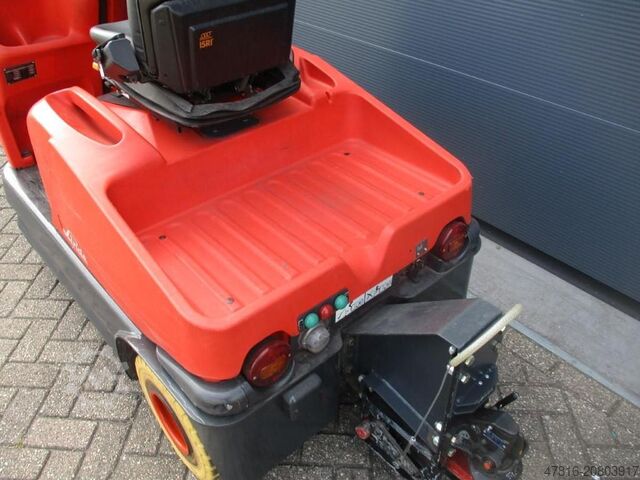 Tow tractor Linde P 60