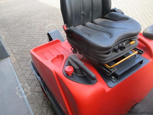 Tow tractor Linde P 60