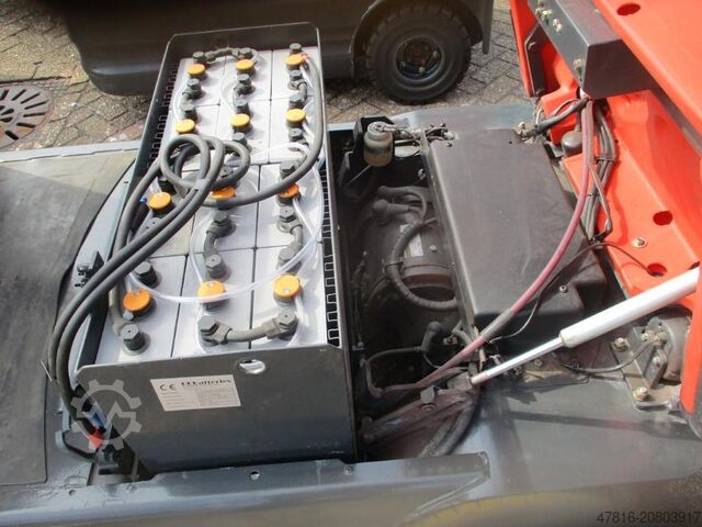 Tow tractor Linde P 60