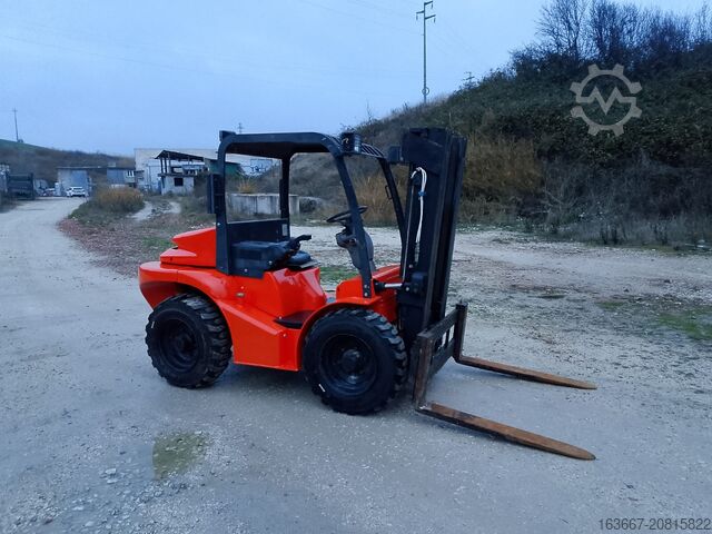 Wózek widłowy terenowy Mast Explorer 20 4WD