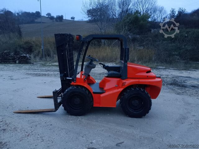 Wózek widłowy terenowy Mast Explorer 20 4WD