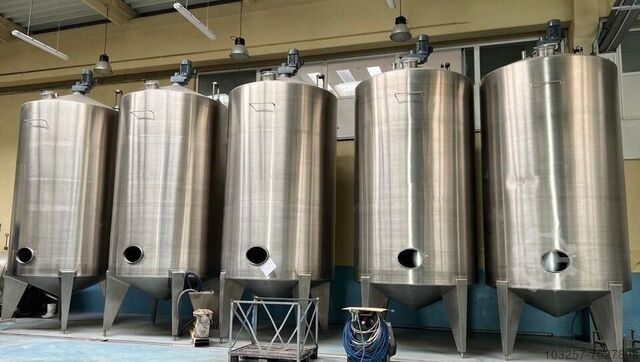 Zbiorniki magazynowe ze stali nierdzewnej 5 CIP Stainless steel tanks with agitator 21m3