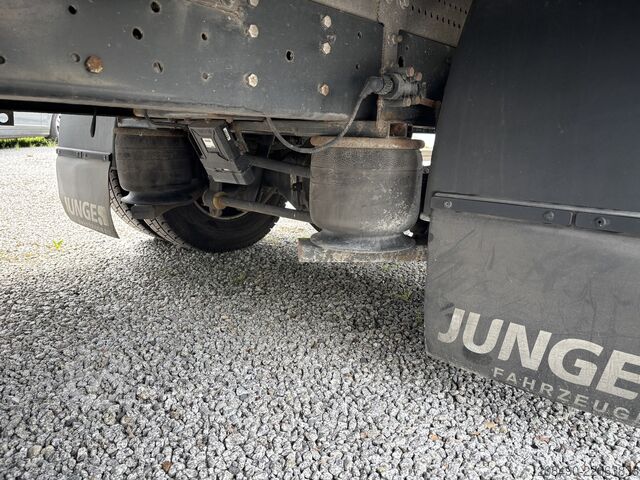 Transportator cu caroserie/ lift hidraulic, suspensie pneumatică, aer condiționat. Iveco Daily 72-180 HI-MatiC