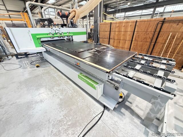 Bearbeitungszentrum BIESSE ROVER B FT 1536