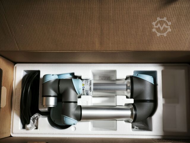 Robot przemysłowy Universal Robots Universal Robots UR5e with Teach Pendant