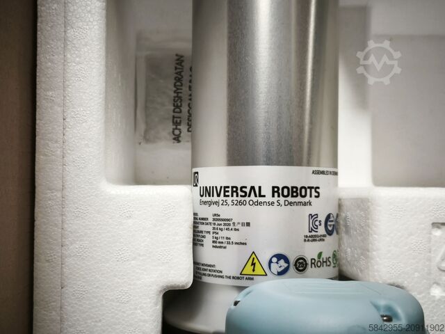 Robot przemysłowy Universal Robots Universal Robots UR5e with Teach Pendant