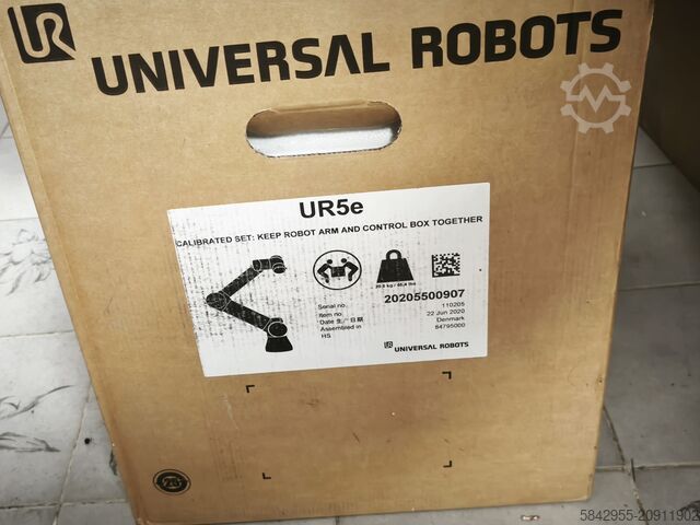 Robot przemysłowy Universal Robots Universal Robots UR5e with Teach Pendant