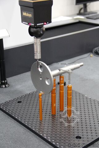 Souřadnicový měřicí stroj Mitutoyo Crysta Apex S-9106 CMM